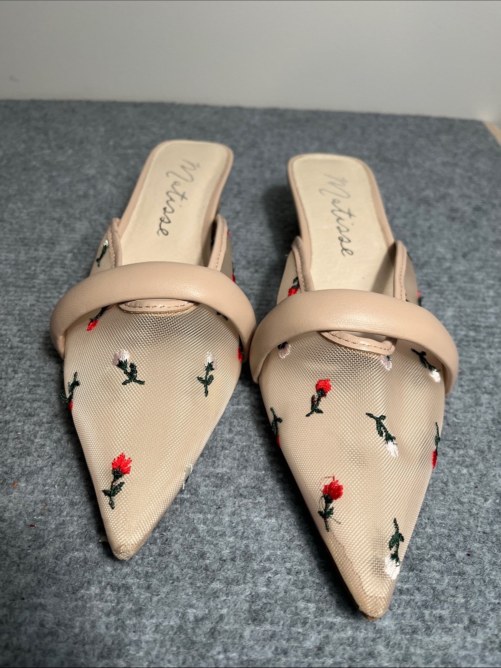 NWOT Matisse Beige Pointed-Toe Floral Mesh Mules with Red Accents